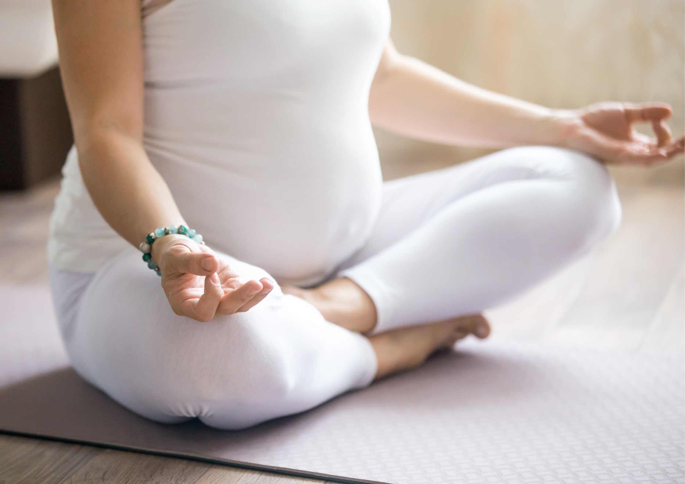 gerakan prenatal yoga untuk ibu hamil 1