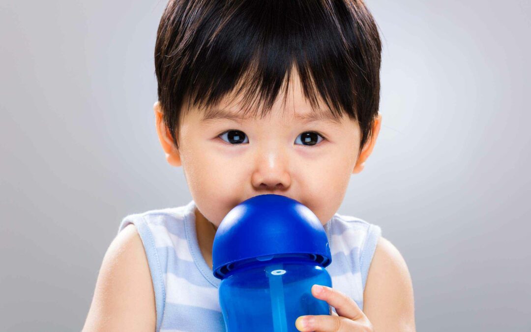Ketahui Jumlah Air Putih untuk Bayi Konsumsi
