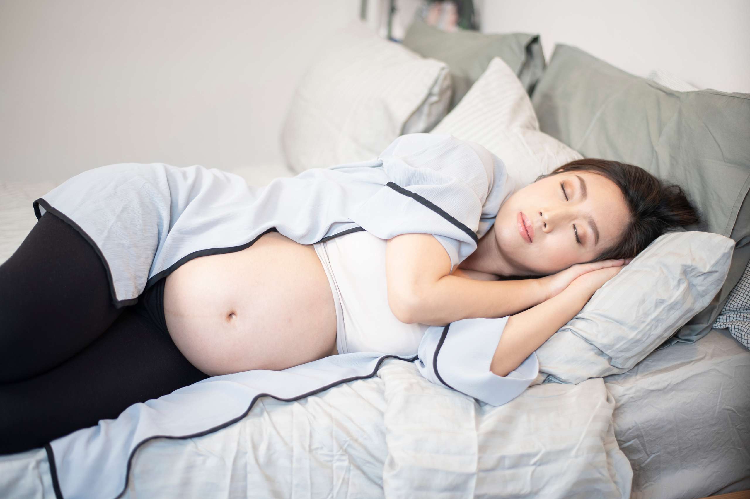 posisi tidur yang nyaman untuk ibu hamil