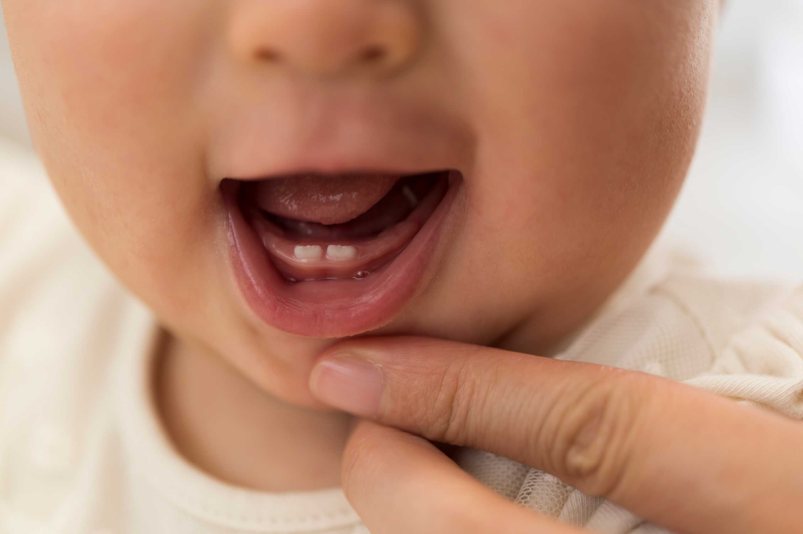 umur berapa bayi tumbuh gigi