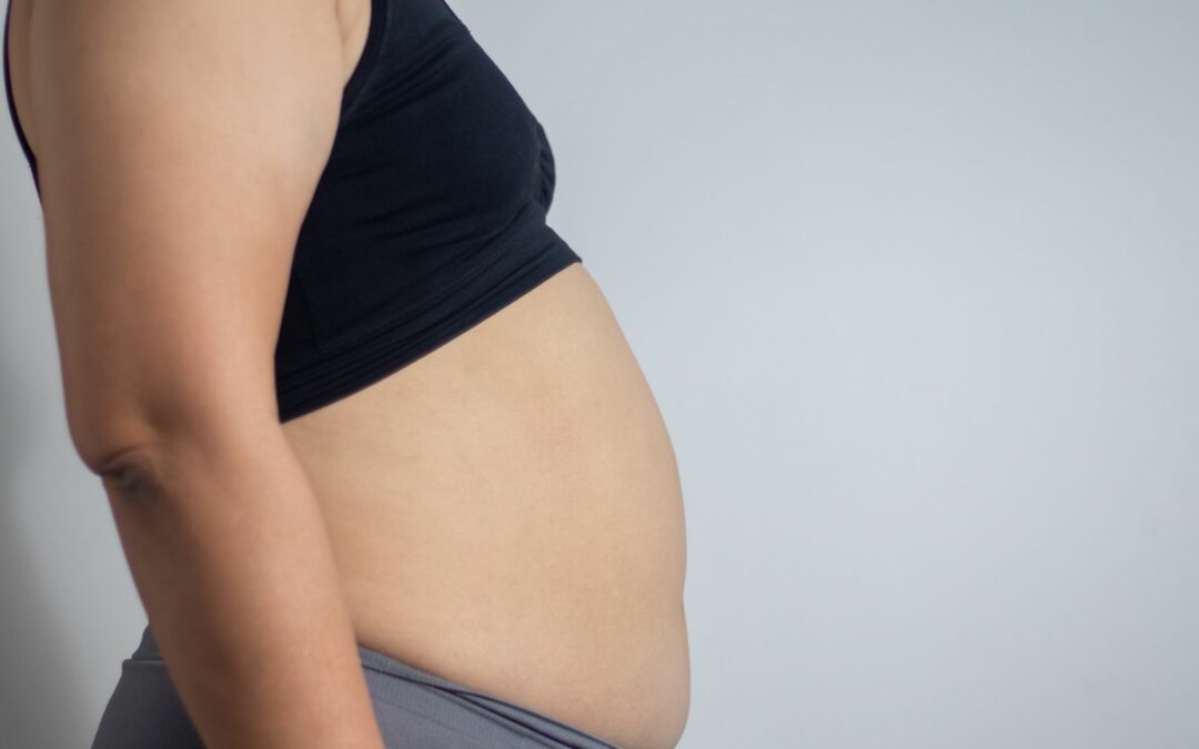 Perbedaan Perut Buncit dan Hamil yang Perlu Mom Ketahui