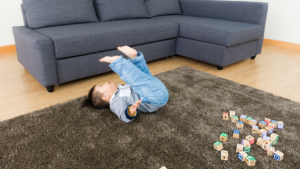 anak jatuh terbentur kepala bagian belakang​