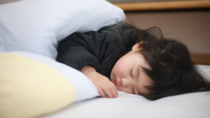 manfaat tidur siang untuk anak