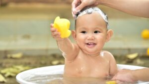 bayi mandi air dingin