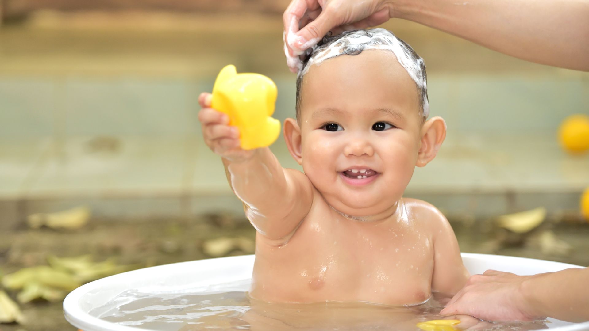 bayi mandi air dingin