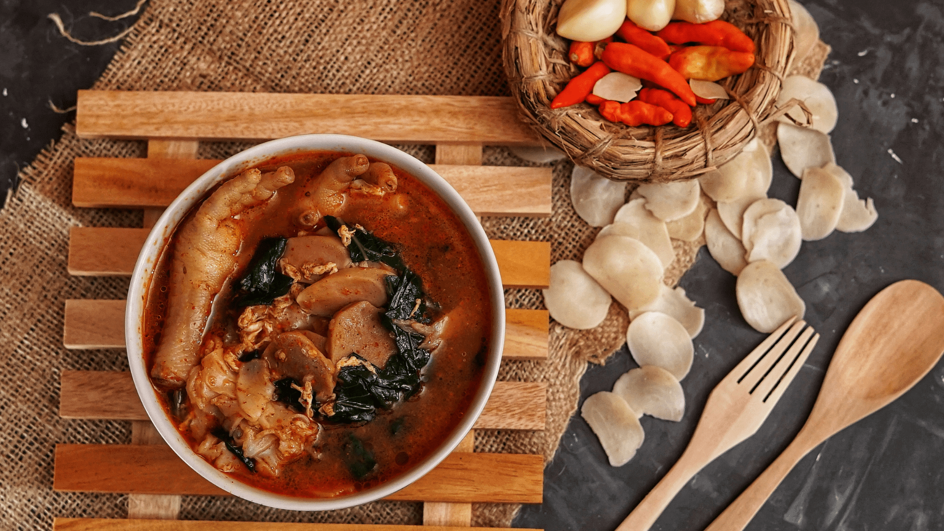Apakah boleh Ibu hamil makan seblak