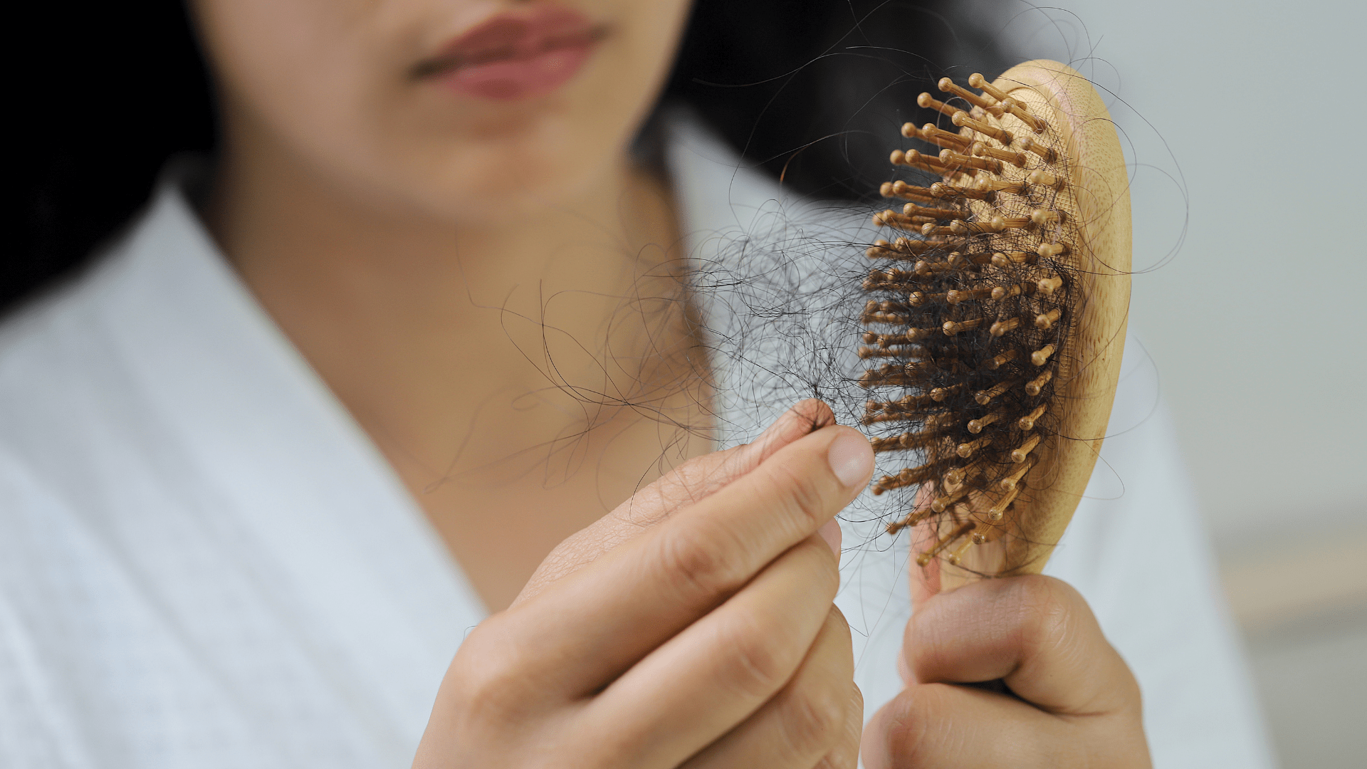 Cara Mengatasi Rambut Rontok Setelah Melahirkan di Rumah!-min rambut rontok setelah melahirkan