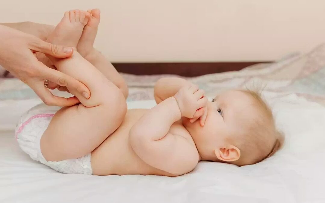 Kenali Manfaat Pijat Bayi Gerakan Gowes untuk Melancarkan Pencernaan