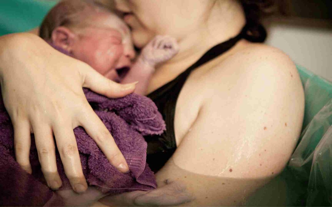 Seberapa Nyaman Persalinan dengan Metode Water Birth? Simak Kelebihan dan Kekurangannya