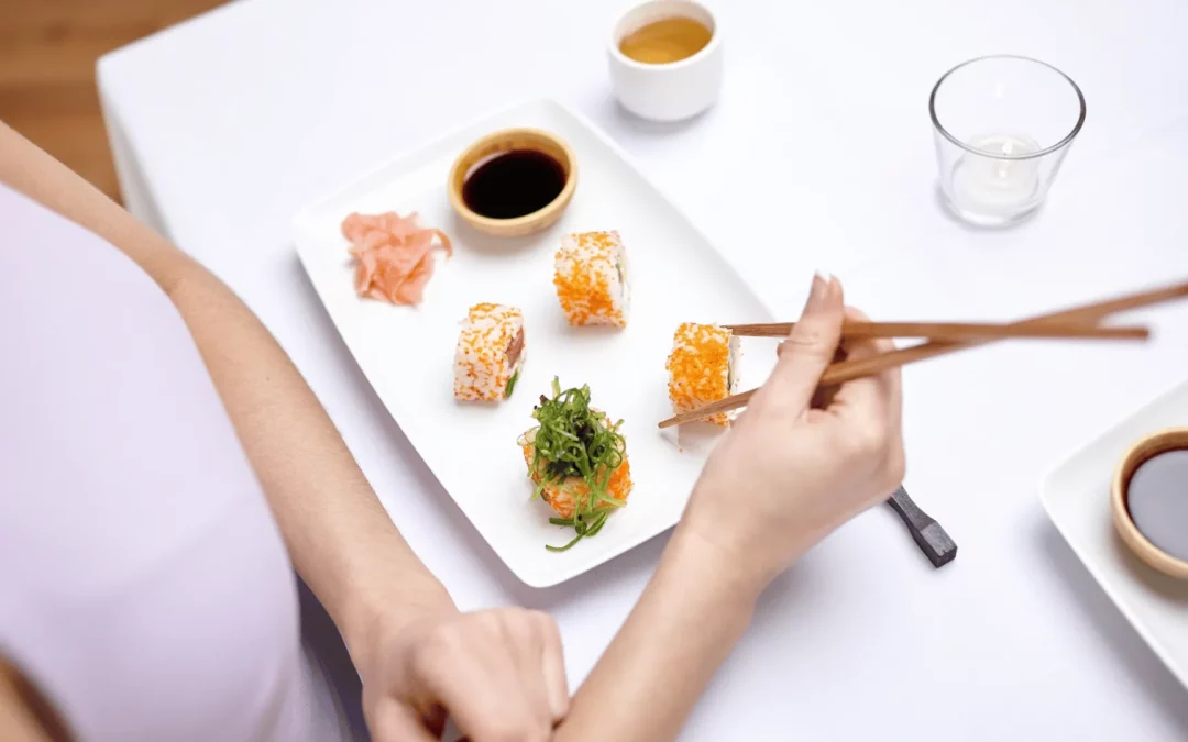 Bolehkah Ibu Menyusui Makan Sushi Mentah? Simak Fakta dan Penjelasan Lengkapnya