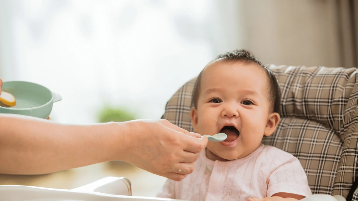 tanda anak siap makan makanan padat